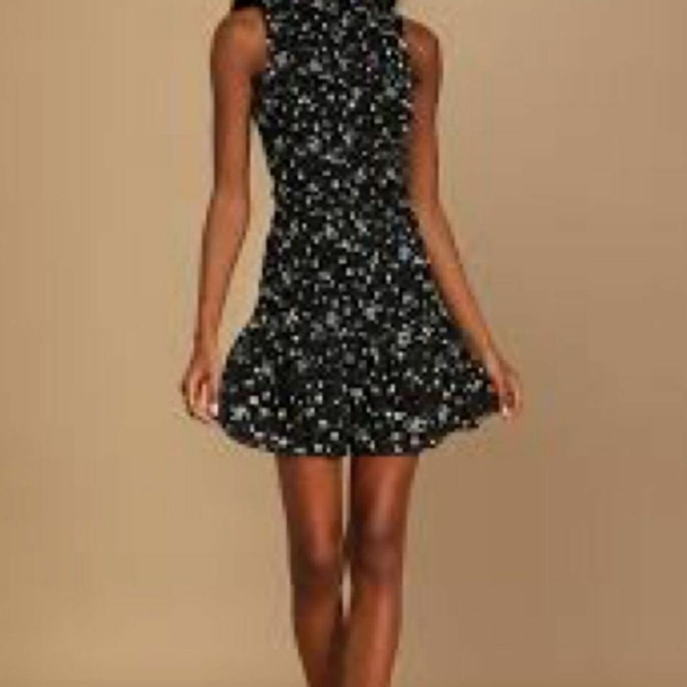LULU'S BOUQUETS FOR YOU BLACK FLORAL SLEEVELESS HIGH NECK SMOCKED MINI DRESS